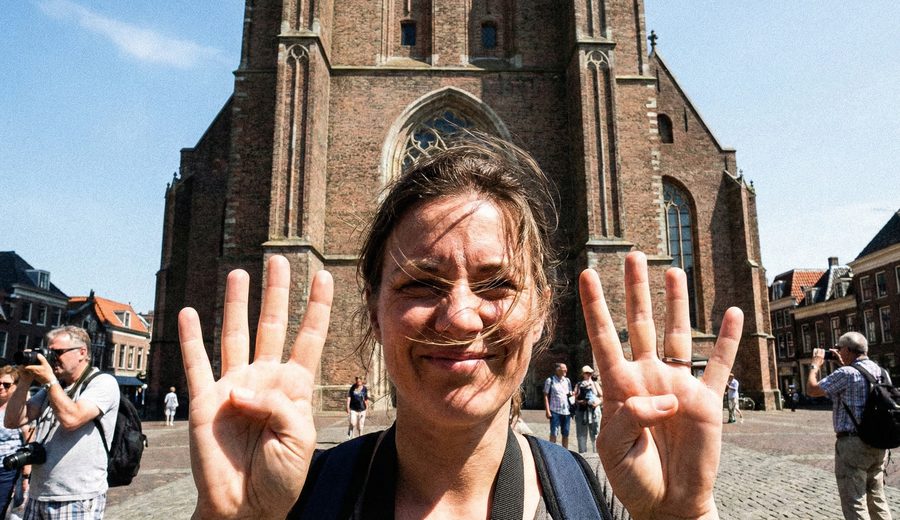 Tellopdracht bij een kerkgebouw